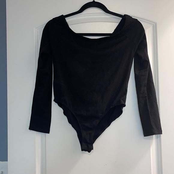 Hearts & Hips large black off shoulder bodysuit - Picture 1 of 2